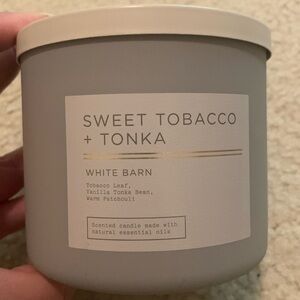 Bath & Body Works Sweet Tobacco + Tonka candle (2023)